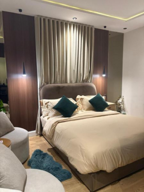 Quiet studio with comfortable hotel bed